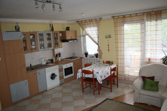 Veszprém, panel lakás - 224113 fotó